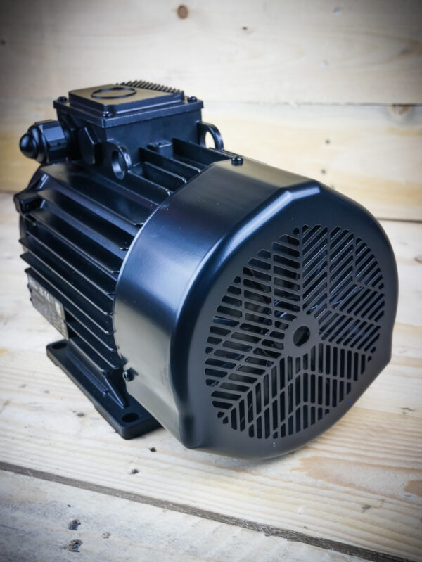 SILNIK ELEKTRYCZNY WAT 1,1kW 1433 obr/min B3 WIELKOŚĆ 90